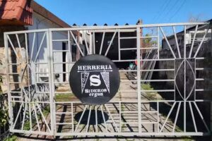 Herrería Sideros Ergon ⚒️ Portones y Puertas Externas a Medida